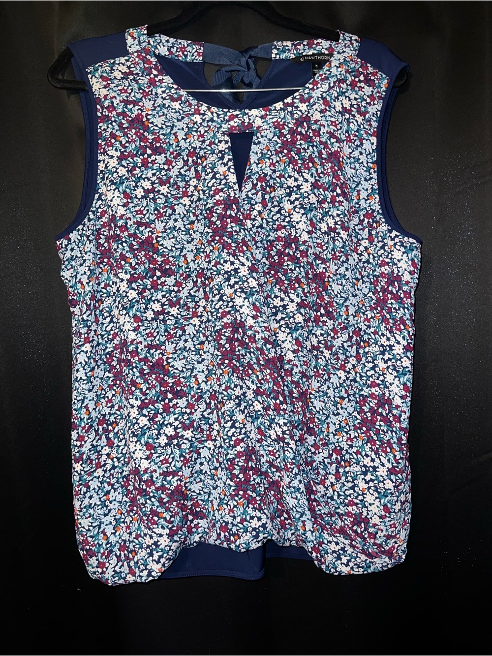 41 Hawthorn Navy Floral Keyhole Sleeveless Camisole with Berry Accents Size XL